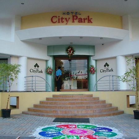 Hotel City Park, Solapur Buitenkant foto