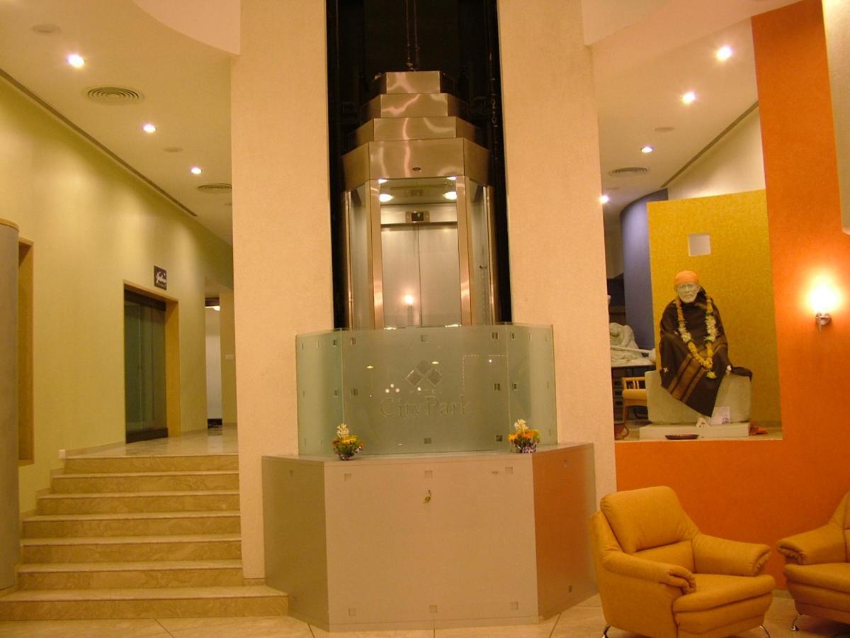 Hotel City Park, Solapur Buitenkant foto