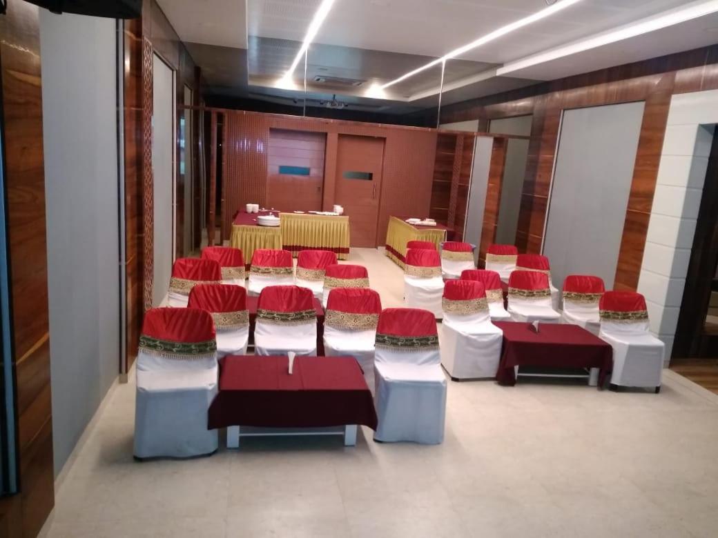 Hotel City Park, Solapur Buitenkant foto