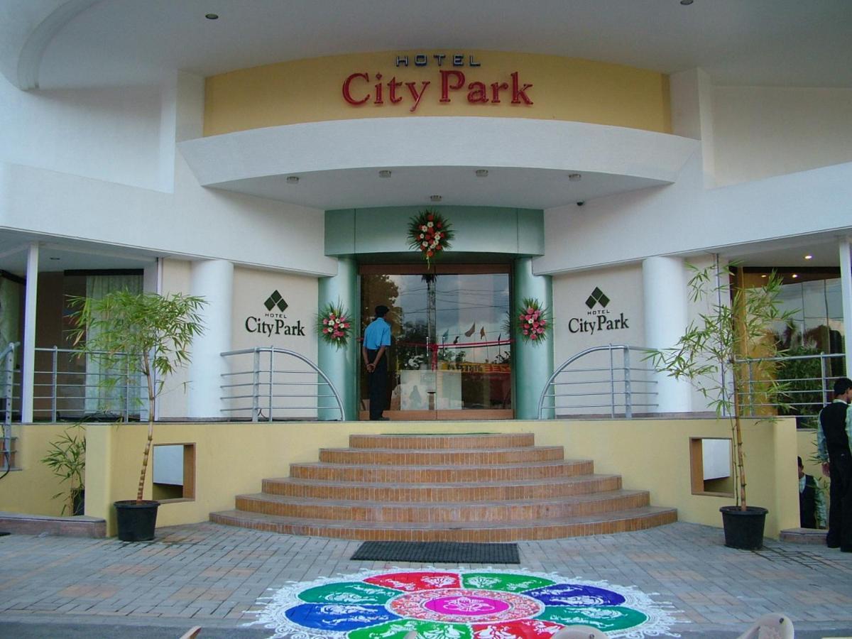 Hotel City Park, Solapur Buitenkant foto